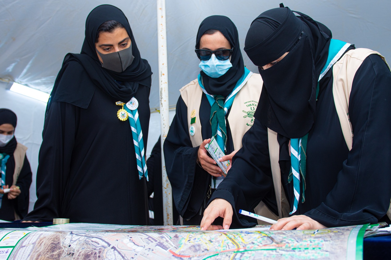 Over 220 members from the Saudi Girl Scouts Committee assist pilgrims in Makkah, Madinah, and holy sites. (Supplied)