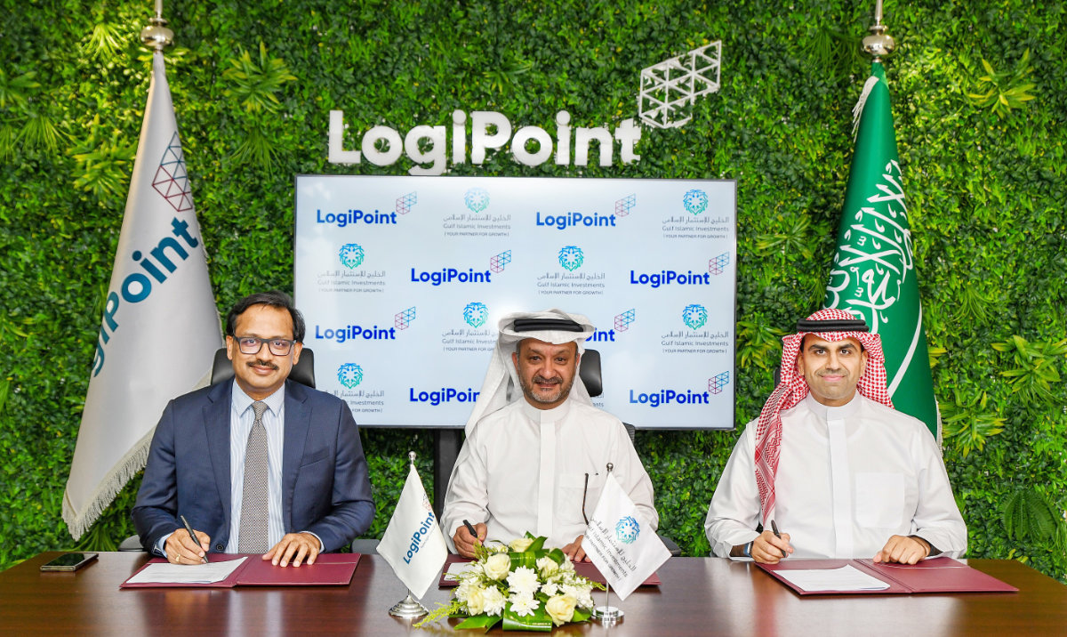 Senior leaders from GII and Logipoint at the signing ceremony. The partnership will create a joint venture for a logistics platform providing Grade A warehousing solutions across the Kingdom.
