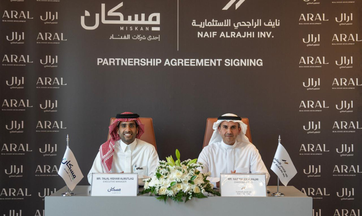 Naif Saleh Alrajhi and Talal Hisham Al-Mutlaq signed the strategic partnership agreement.