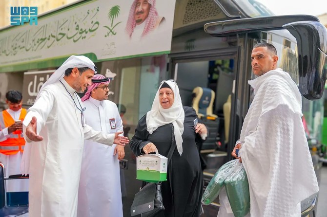 Palestinian pilgrims who are being hosted through the Custodian of the Two Holy Mosques Guests Program for Hajj, Umrah and Visit arrive in Makkah. (SPA)