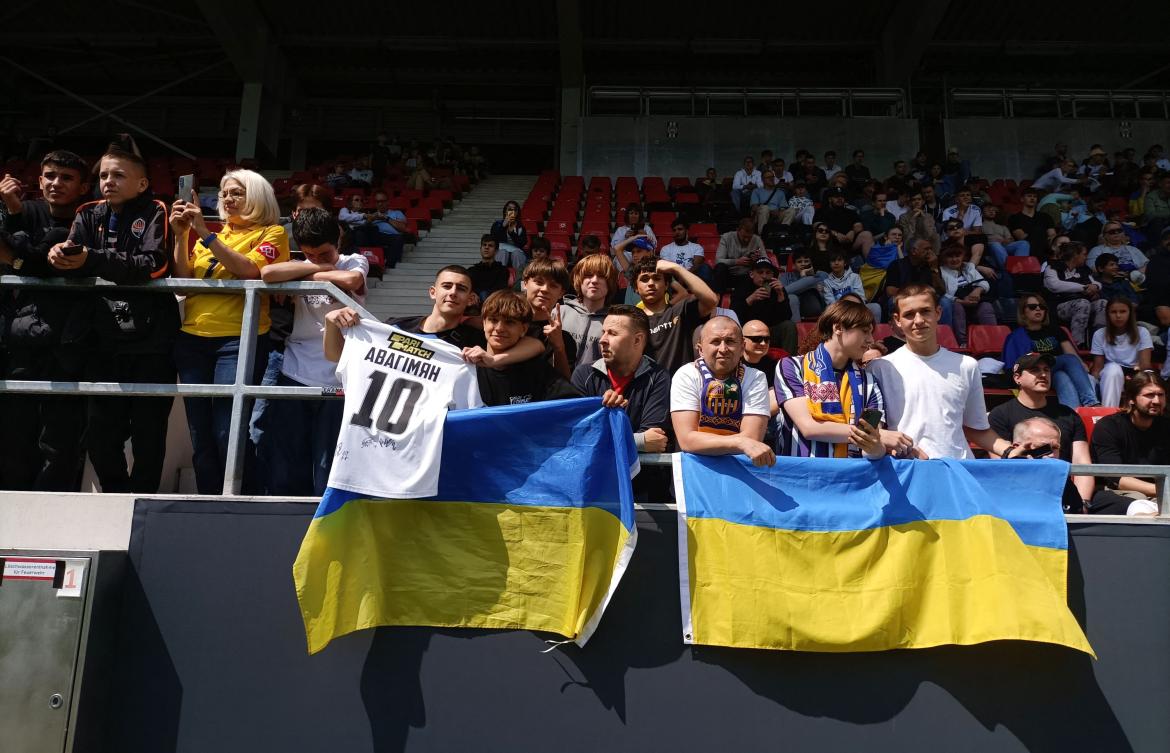 Ukraine’s fans attend a training session of the Ukrainian team in preparation of the upcoming UEFA Euro 2024 European Football Championship in Wiesbaden, on Jun. 13, 2024. (AFP)