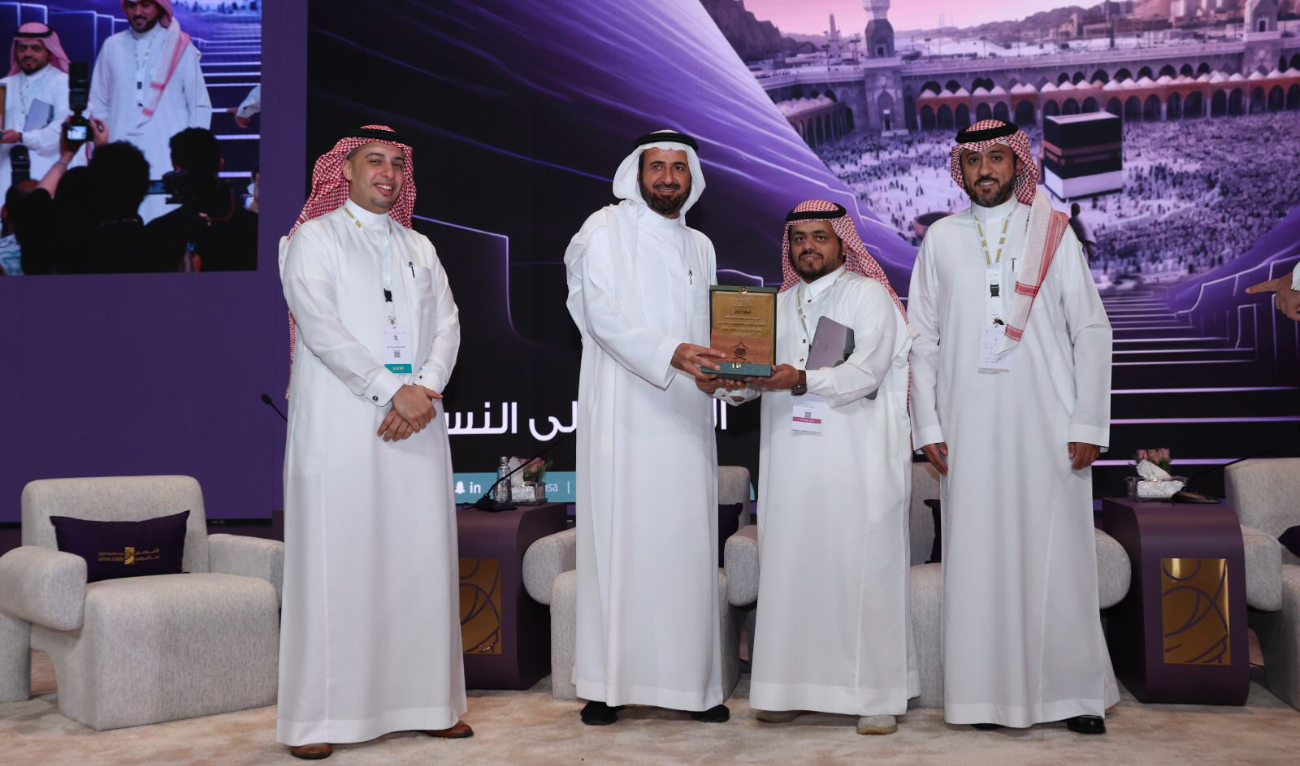 Suliman Saleh Al-Dhalea with Saudi Minister of Hajj and Umrah Tawfiq Al-Rabiah. The app is named ‘Murshid,’ which means ‘guidance.’ (Supplied)