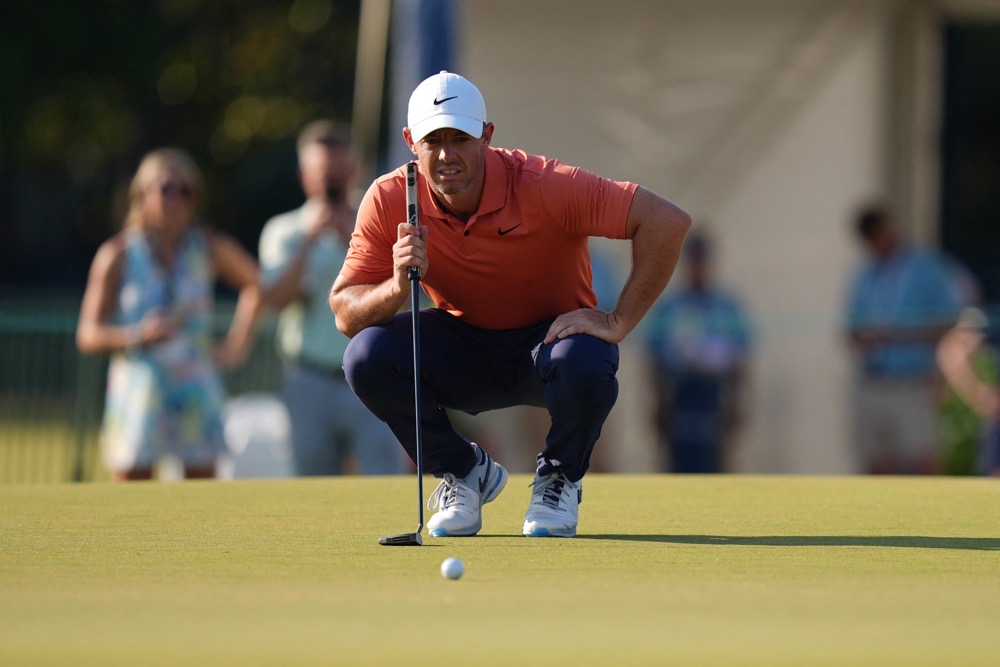 McIlroy fires bogey-free 65 to share US Open lead with Cantlay