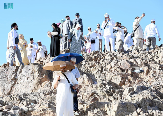 The Interior Ministry announced on Friday that the Hajj Security Forces apprehended 18 suspects at Makkah’s entrances for violating Hajj rules and regulations by transporting 91 persons without Hajj permits. (SPA)