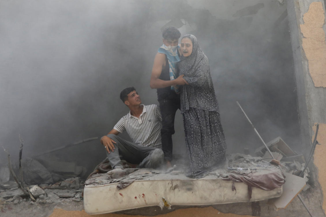 Palestinians react at the site of an Israeli strike on a house, amid the Israel-Hamas conflict, in Deir Al-Balah, in the central Gaza Strip, Jun. 14, 2024. (Reuters)