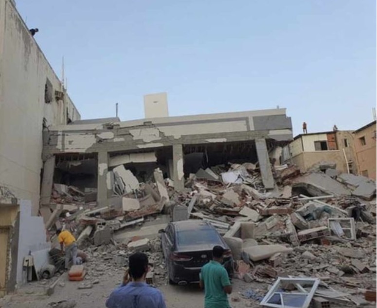 The owner of a building that collapsed in Jeddah at the end of May, killing seven people and injuring another eight, has been detained, the Oversight and Anti-Corruption Authority announced on Thursday. (Social Media)