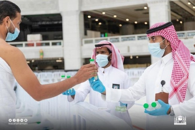 The Saudi National Water Company has reported that the amount of water that was pumped and distributed to Makkah and the holy sites on Arafat Day reached around 1 billion liters. (SPA)