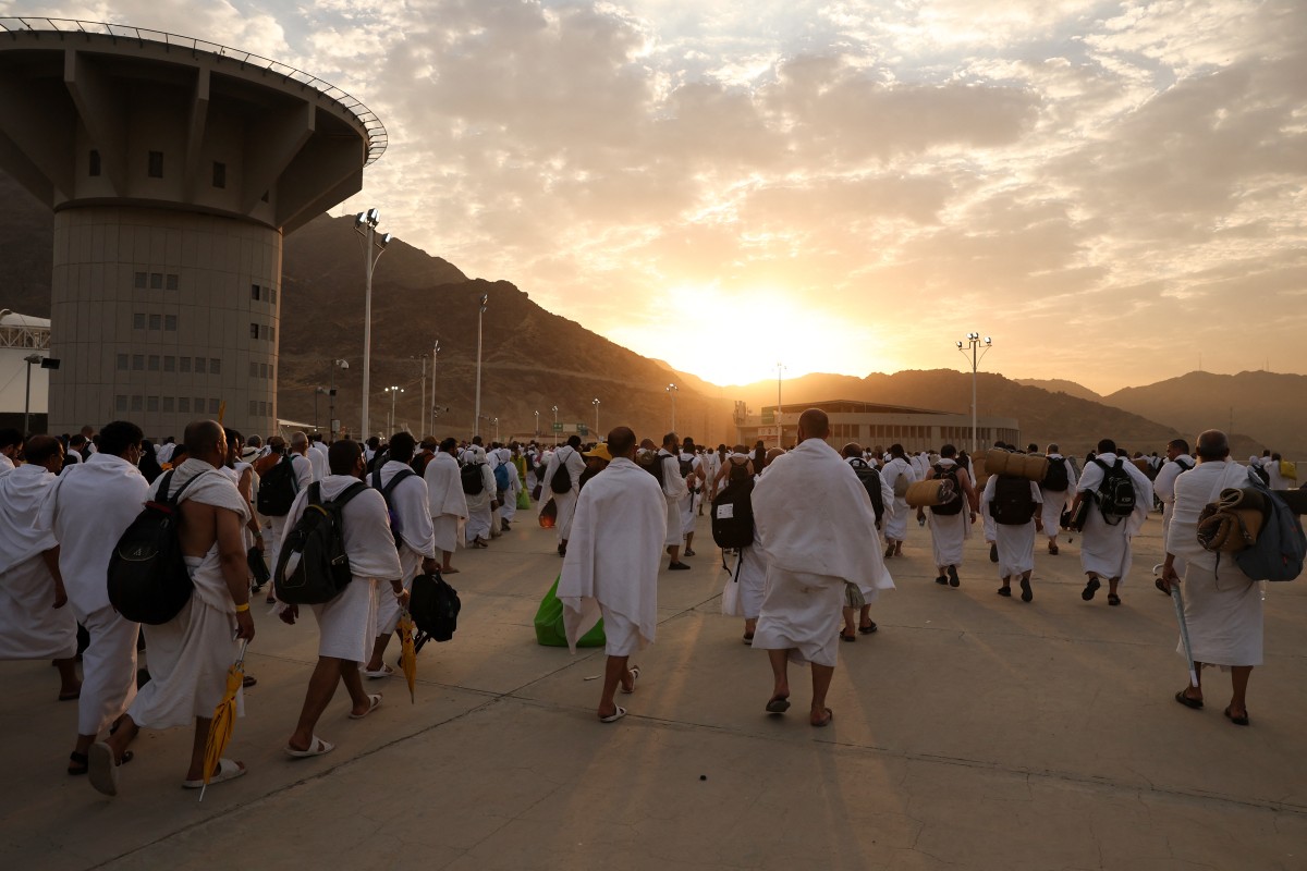 Muslim pilgrims arrive at dawn to perform the symbolic 'stoning of the devil' ritual as part of the hajj pilgrimage in Mina, near Saudi Arabia's holy city of Mecca, on June 16, 2024. (File/AFP)