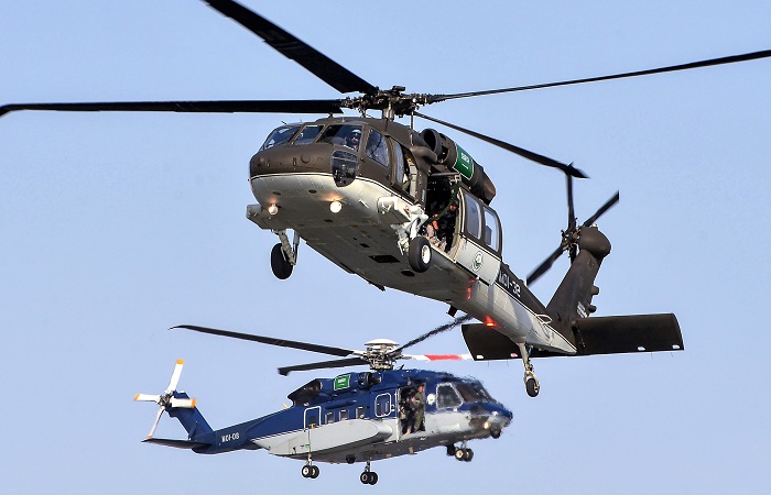 Saudi authorities are carrying out helicopter surveillance flights around the clock to ensure the safety and security of pilgrims during Hajj. (Ministry of Interior)