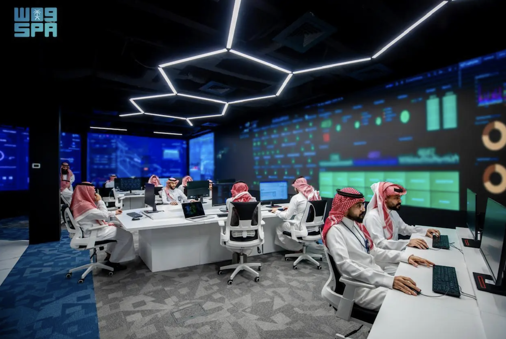 Saudi Data and AI Authority (SDAIA) has developed the Smart Makkah Operations Center (Smart Moc) to ensure the safety and comfort of Hajj pilgrims and facilitating their movement and the services provided to them. (SPA)