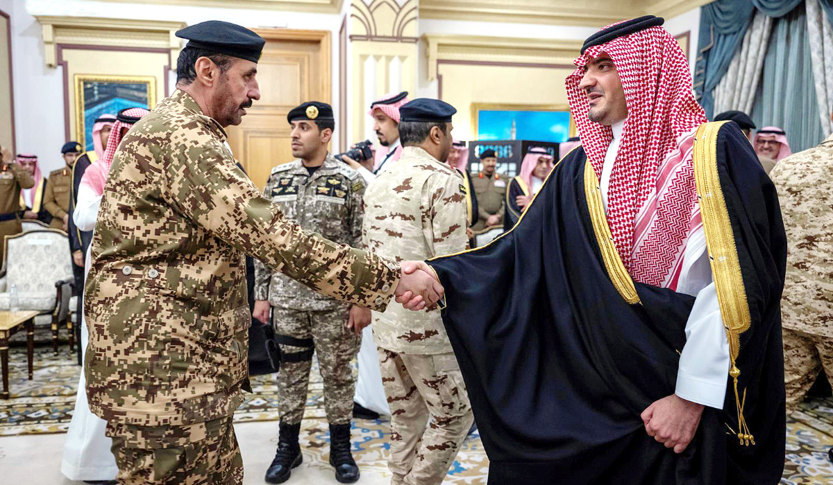 Prince Abdulaziz bin Saud meets senior officials of Hajj security forces and military commanders in Makkah. (SPA)