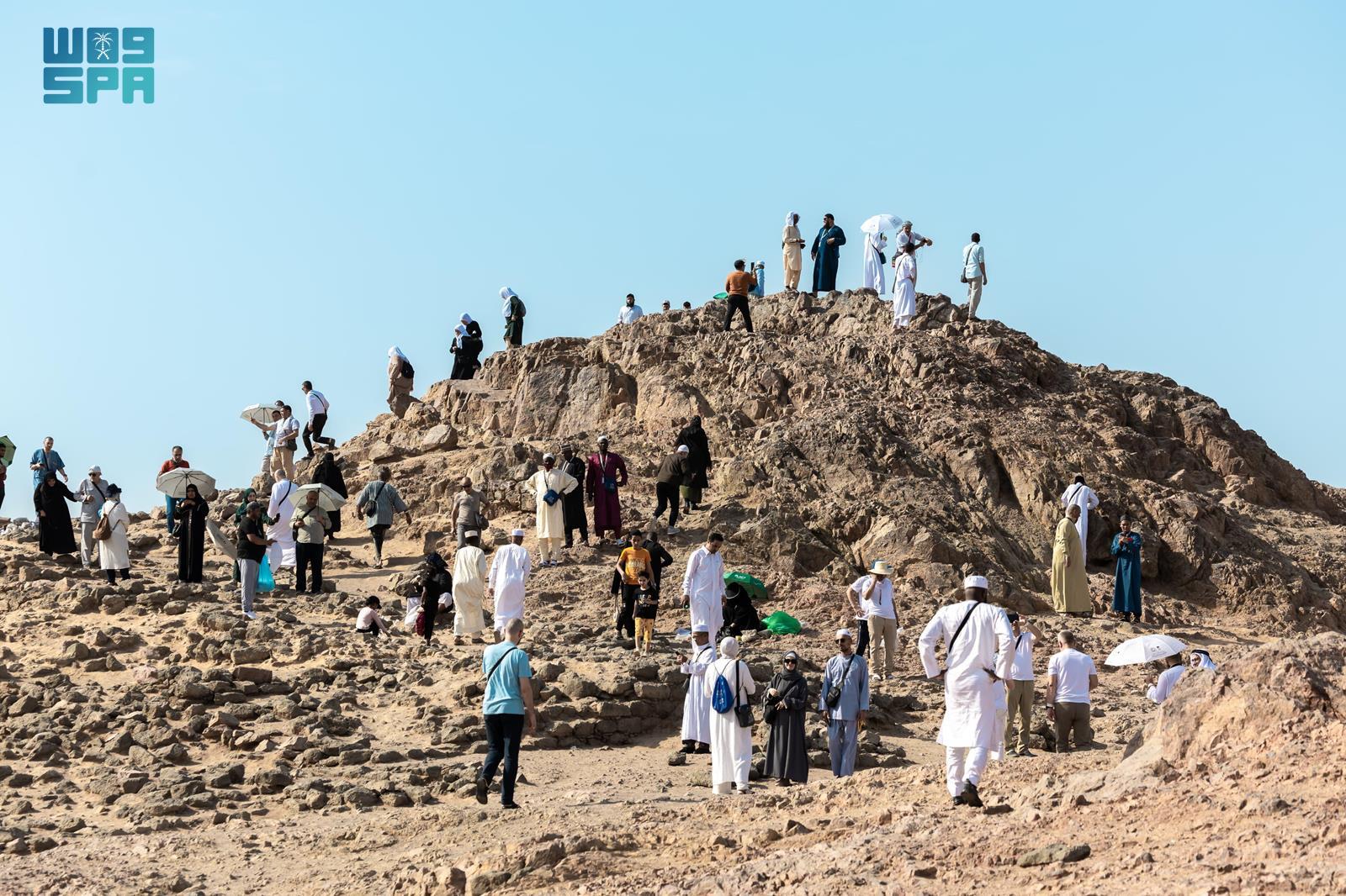 Pilgrims hosted by the Custodian of the Two Holy Mosques Guests Program for Hajj, Umrah, and Visit toured holy sites in Madinah on Thursday. (SPA)
