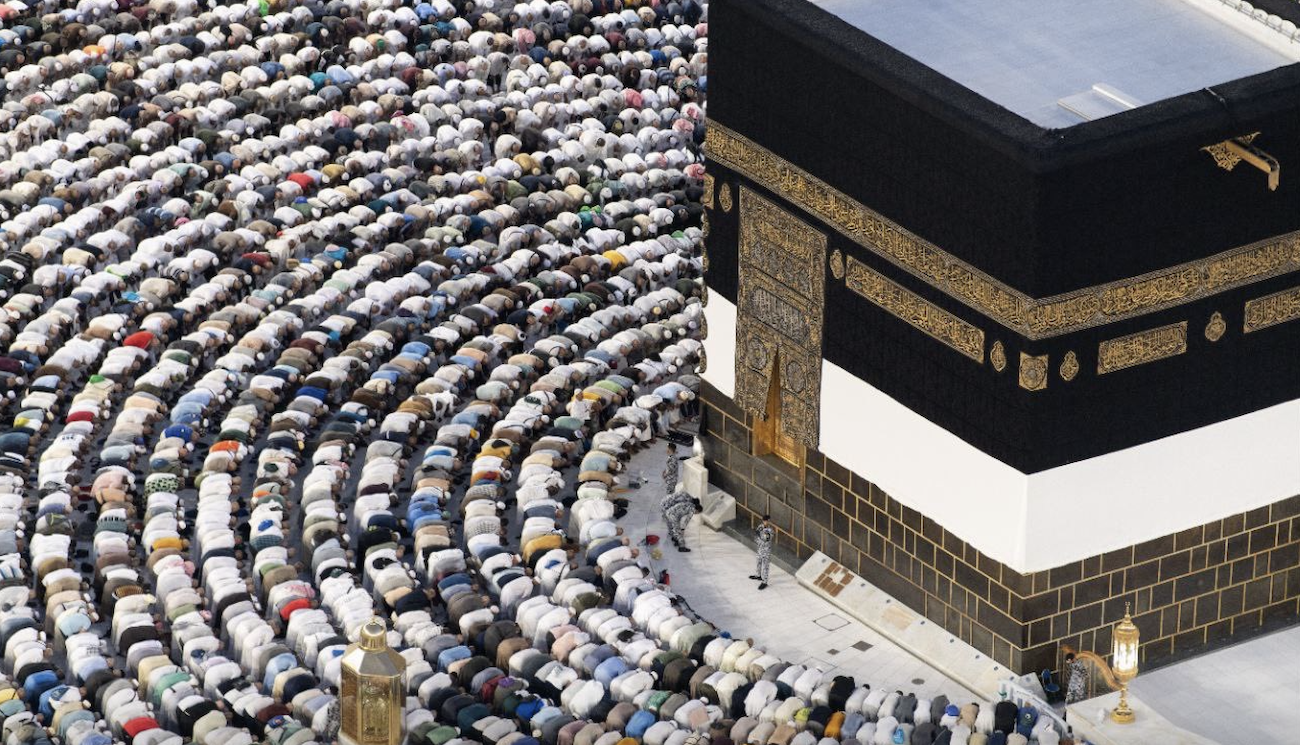 Saudi Arabia’s Ministry of Hajj and Umrah has started issuing Umrah visas for the post-Hajj season. (@AlharamainSA)
