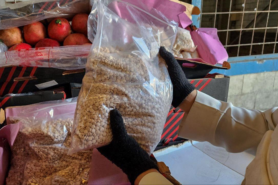 In Riyadh, the General Directorate of Narcotics Control arrested two Pakistani residents attempting to sell 26 kg of methamphetamine. (SPA)