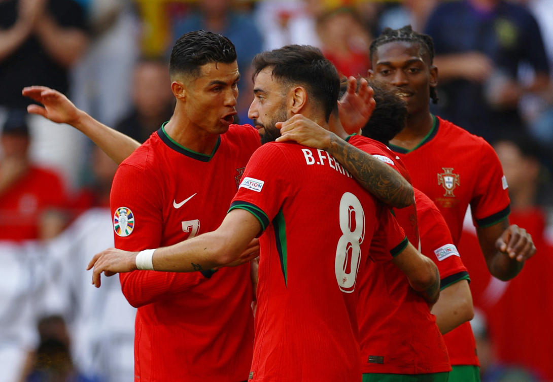 Portugal’s Cristiano Ronaldo and Bruno Fernandes celebrate their second goal, an own goal scored by Turkiye’s Samet Akaydin during their Euro 2024 — Group F — match at Dortmund BVB Stadion, on Jun. 22, 2024. (Reuters)