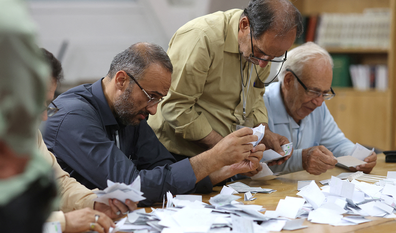 Electoral staff count ballots in a polling station after voting ended, in a snap presidential election to choose a successor to Ebrahim Raisi following his death in a helicopter crash, in Tehran, Iran June 29, 2024. (REUTERS)