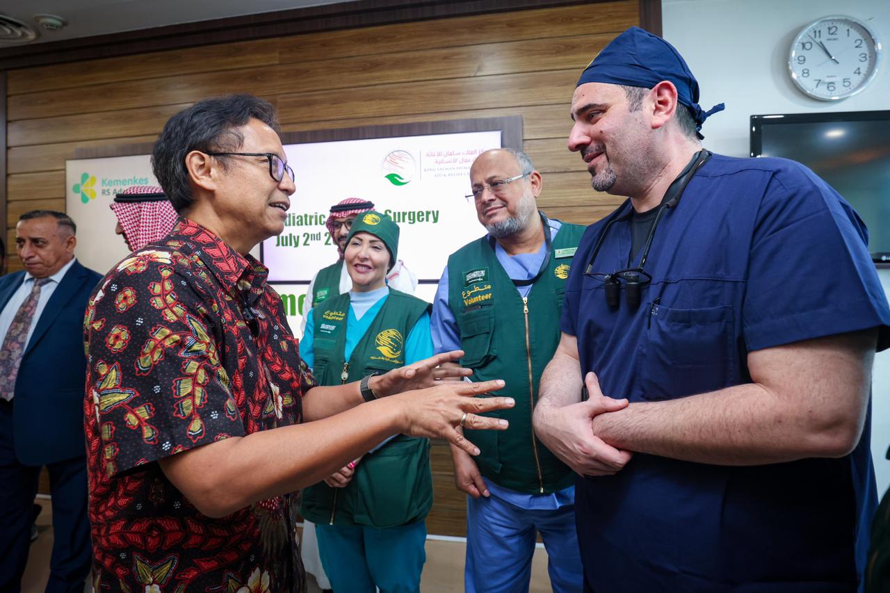 Indonesian Health Minister Budi Gunadi Sadikin welcomes KSrelief's team of cardiac surgeons in Medan, North Sumatra. (Indonesian Ministry of Health)