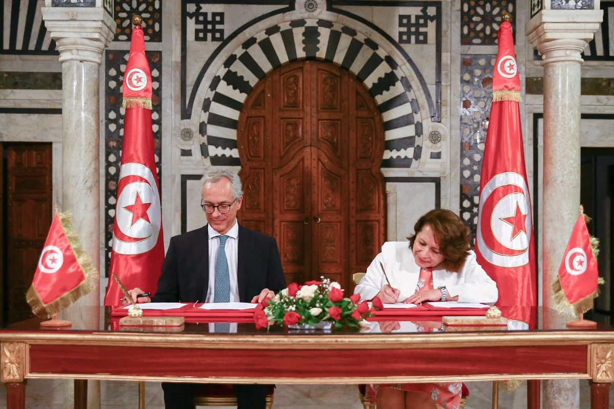 The memorandum of understanding was signed by Fatma Thabet Chiboub, Tunisia’s minister of industry, mines and energy, and Marco Arcelli, CEO of ACWA Power. (Supplied)