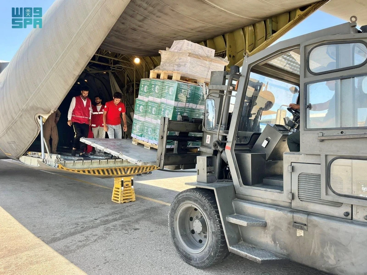 The 53rd Saudi relief plane carrying aid for Gazans arrives at Egypt’s El-Arish International Airport on Wednesday. (SPA)
