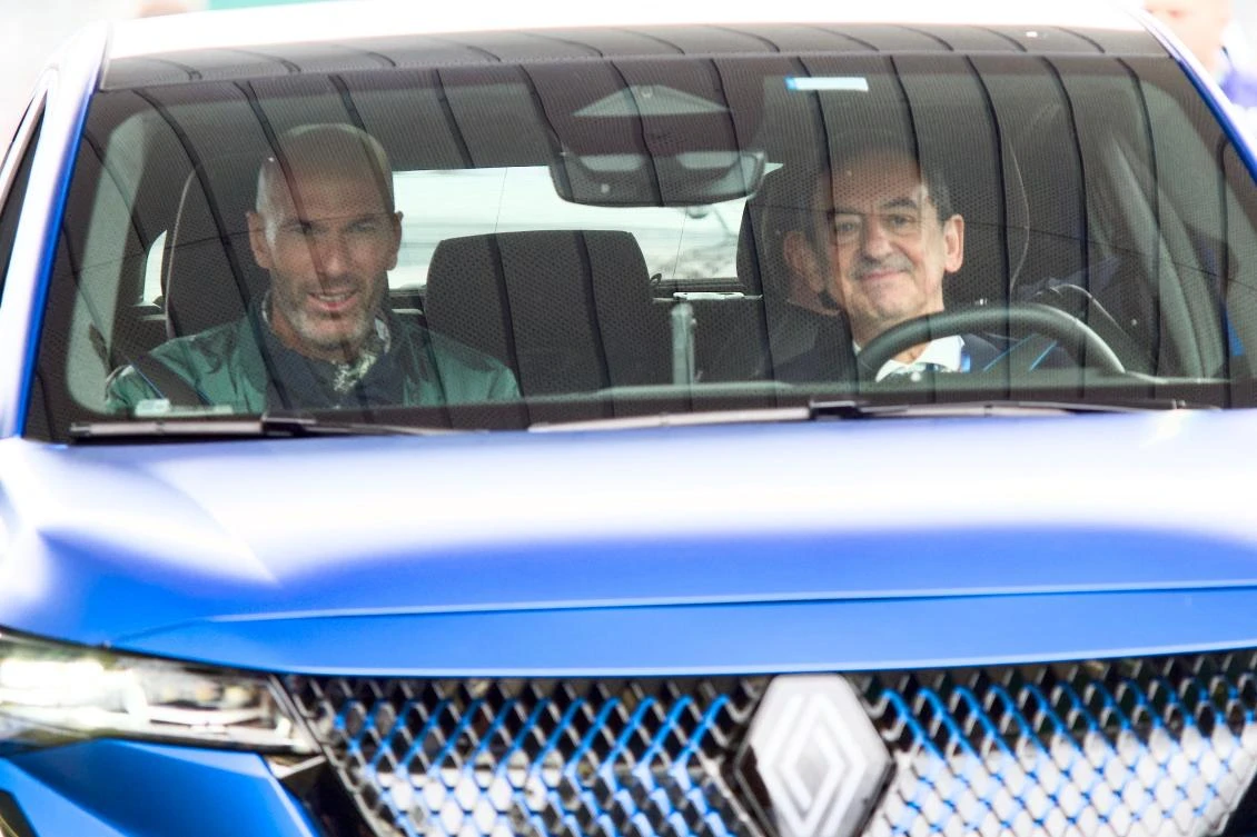 French former football player Zinedine Zidane and President of “Automobile Club de l’Ouest” (ACO) Pierre Fillon sit in the lead car prior to the start of the Le Mans 24-hours endurance race at the Le Mans racetrack, in Le Mans, western France, on Jun. 15, 2024. (AFP)