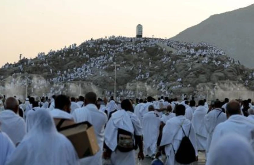 The Saudi Ministry of Interior has said that Hajj security forces have apprehended 25 individuals at the entrances to Makkah for violating Hajj regulations and instructions, including performing rituals without a permit. (AFP)