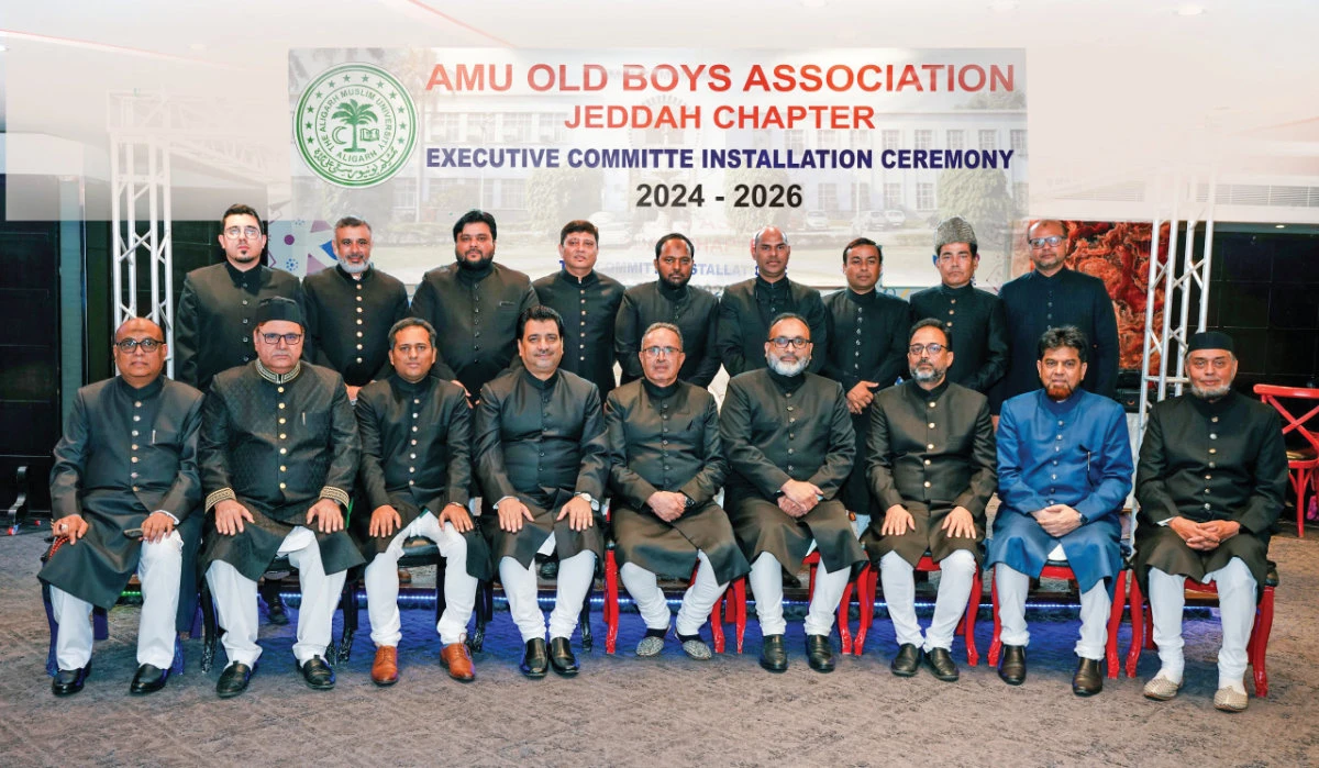The newly elected committee of AMUOBA with senior alumni in Jeddah.