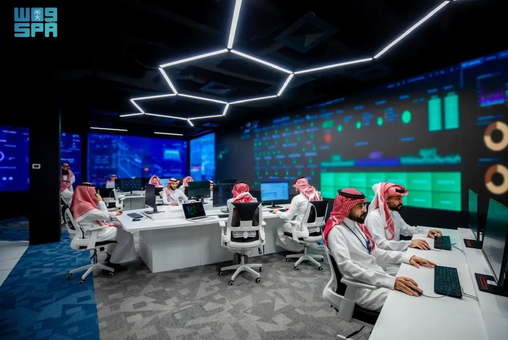 Saudi Data and AI Authority (SDAIA) has developed the Smart Makkah Operations Center (Smart Moc) to ensure the safety and comfort of Hajj pilgrims and facilitating their movement and the services provided to them. (SPA)