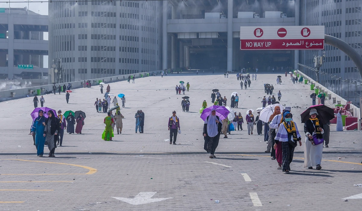 Hundreds of thousands of this year’s over 1.8 million Hajj pilgrims began performing the final rituals of their pilgrimage early Tuesday morning in preparation for their return home. (AN photo Huda Bashatah)