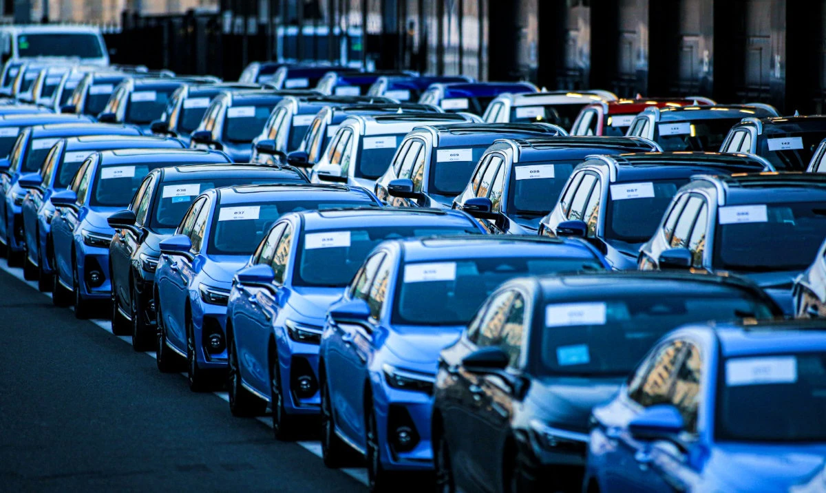More than 250 Chery cars, skillfully navigated by Chery owners and media personnel, achieved an unprecedented milestone by maintaining a straight line at the Jeddah Corniche Circuit.