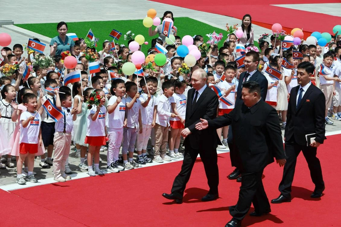In this pool photograph distributed by the Russian state agency Sputnik, North Korea’s leader Kim Jong Un and Russian President Vladimir Putin walk past children during a welcoming ceremony at Kim Il Sung Square in Pyongyang on Jun. 19, 2024. (AFP)