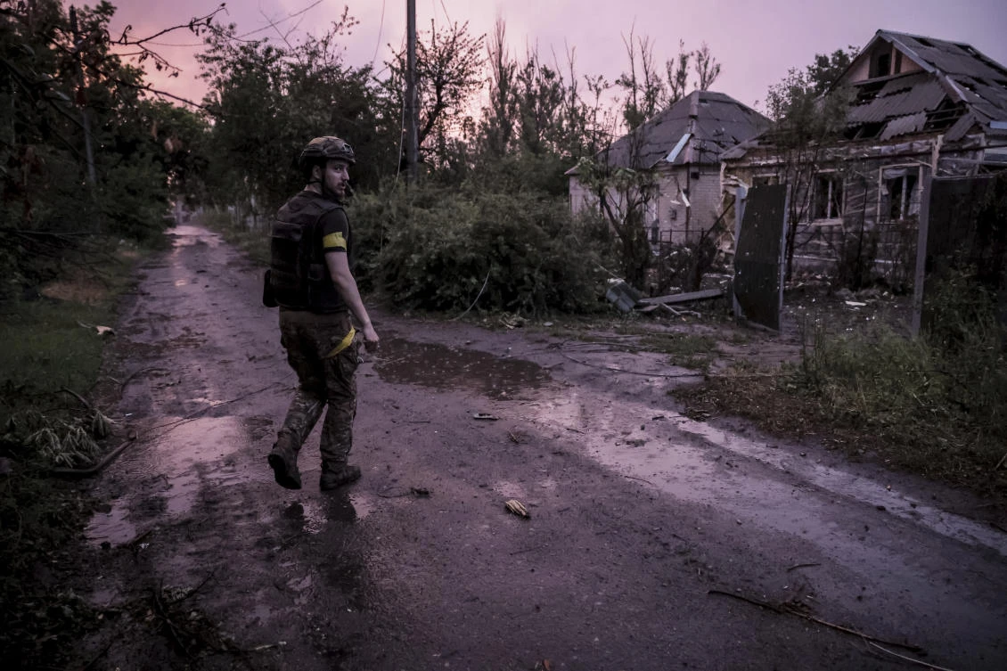 Russia keeps up the front-line pressure before Ukraine receives a boost from Western military aid