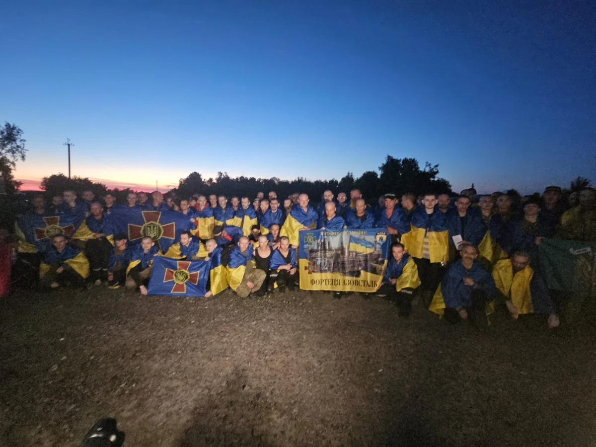 Ukrainian President Volodymyr Zelensky on Tuesday celebrated the return of 90 prisoners of war from Russian captivity. (@ZelenskyyUa)