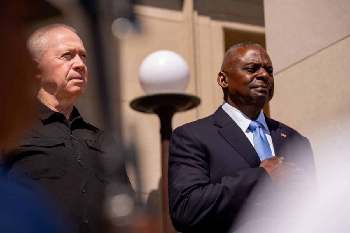 US Secretary of Defense Lloyd Austin and Israeli Defense Minister Yoav Gallant stand during an honor cordon at the Pentagon on June 25, 2024 in Arlington, Virginia. (Getty Images/AFP)