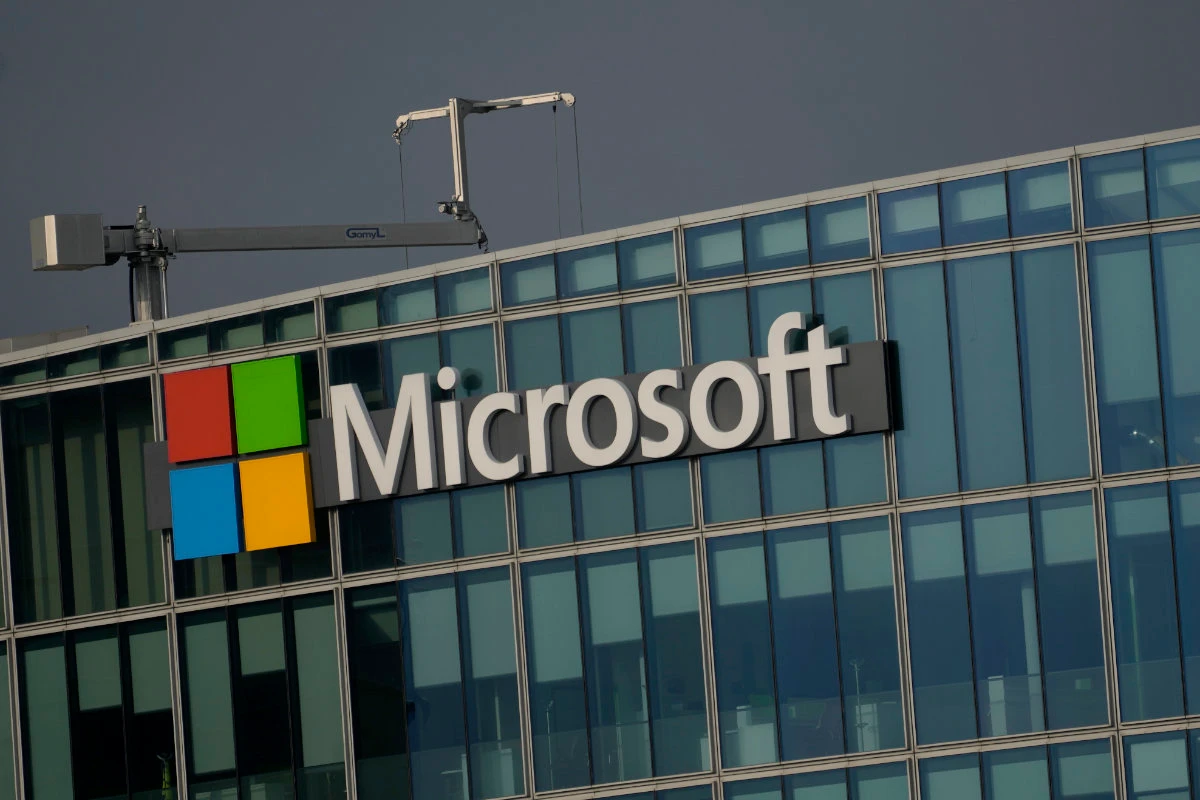 Microsoft tells clients Russian group hacked into emails, Bloomberg News reports