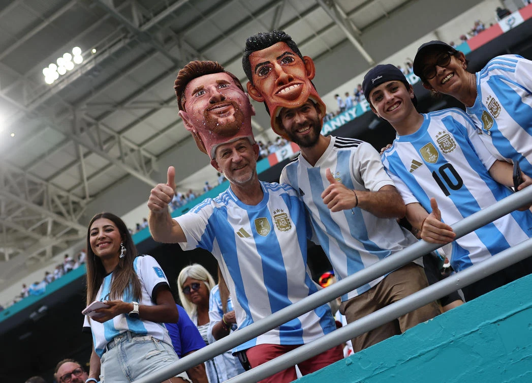 Argentina shrugged off the injury absence of Lionel Messi to maintain their perfect start at the Copa America with a 2-0 victory over Peru. (Reuters)