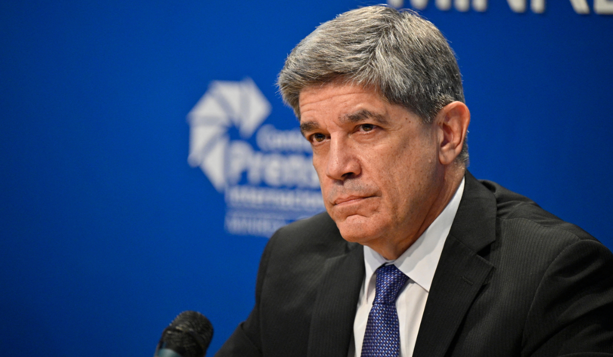 Cuban Vice Foreign Minister Carlos Fernandez de Cossio gestures during a press conference about US-Cuba talks on migration, at the International Press Center in Havana, on November 14, 2023. (AFP)