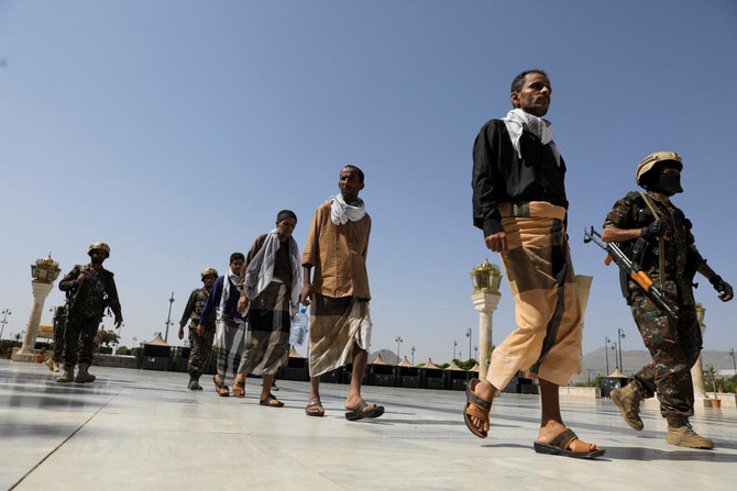The UN’s Yemen envoy, Hans Grundberg, said on Wednesday that the ongoing prisoner exchange between the Yemeni government and the Houthis in Muscat had made progress toward an agreement that would liberate prisoners of war. (Reuters/File)