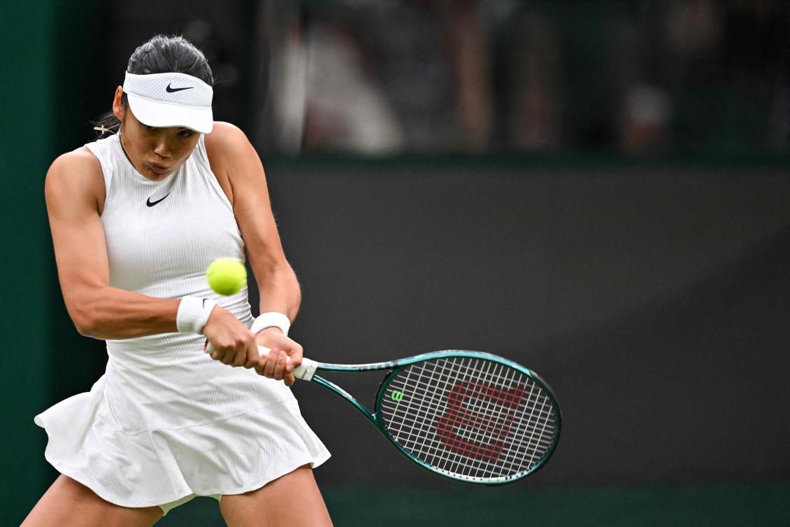 Andy Murray is teaming up with Emma Raducanu at Wimbledon in an eye-catching all-British mixed doubles pairing as part of his emotional farewell to the tournament. (AFP)
