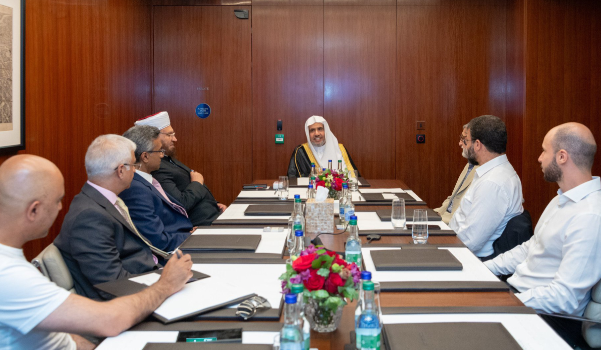 Dr. Mohammed bin Abdulkarim Al-Issa holds talks with Muslim leaders in London. (Supplied)