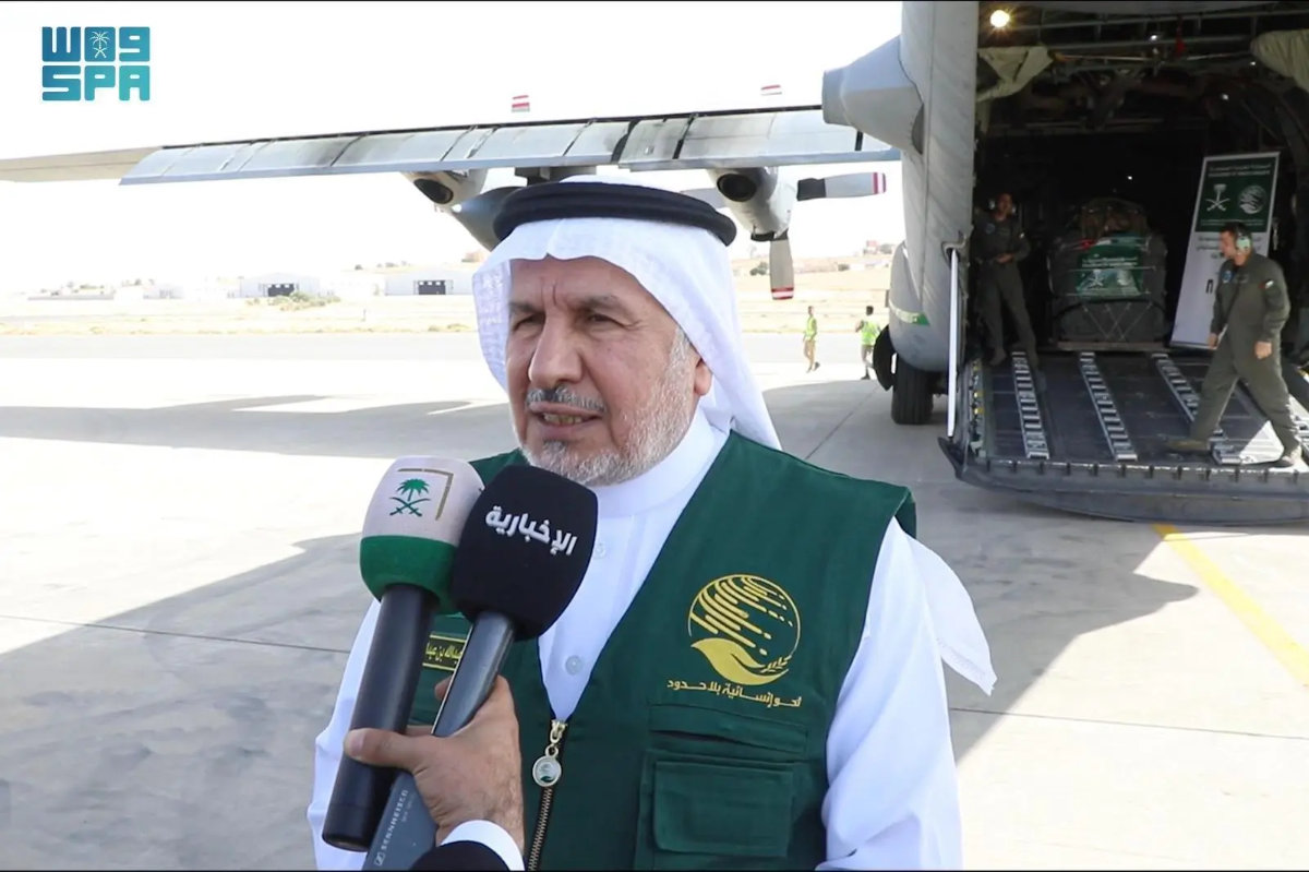 KSrelief chief Abdullah Al-Rabeeah says 30 tonnes of ready to eat food had been parachute-dropped by the Jordanian air force into Gaza. (SPA)