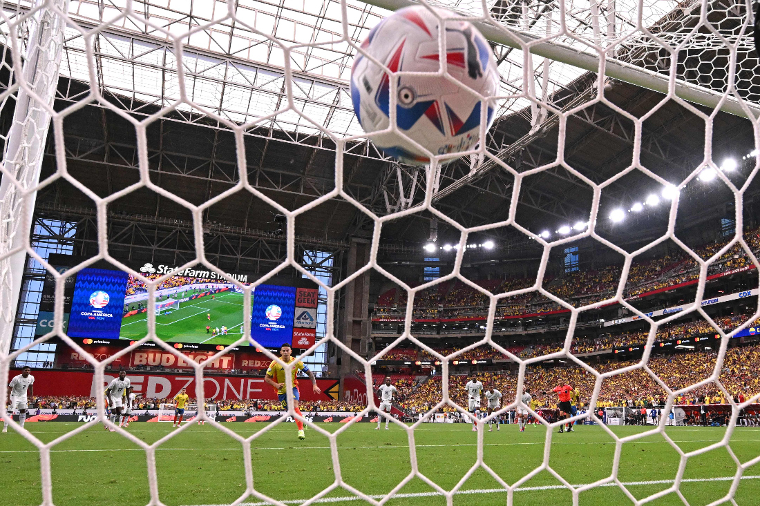 Rodriguez inspires Colombia into semifinals with 5-0 win over Panama