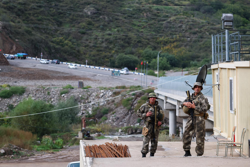The Caucasus rivals have been in two wars over control of Azerbaijan’s breakaway Nagorno-Karabakh region. Above, Azerbaijan soldiers standing guard near the bridge of the Hakari river at the Lachin checkpoint heading towards Armenia from Nagorno-Karabakh on Sept. 26, 2023. (AFP)