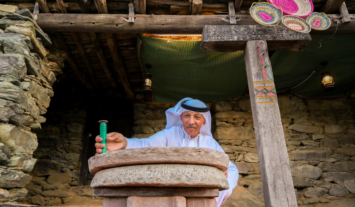 The second Dar Festival at Al-Mousa Heritage Village in Al-Baha featured a traditional tool for crushing grains. (SPA)