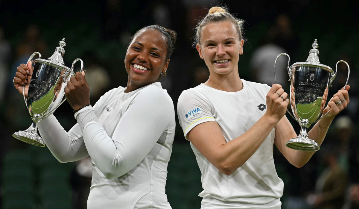 Winners USA's Taylor Townsend (L) and Czech Republic's Katerina Siniakova pose with their trophies following their victory against Canada's Gabriela Dabrowski and New Zealand's Erin Routliffe at the end of their women's doubles final tennis match on the thirteenth day of the 2024 Wimbledon Championships at The All England Lawn Tennis and Croquet Club in Wimbledon, southwest London, on July 13, 2024. (AFP)