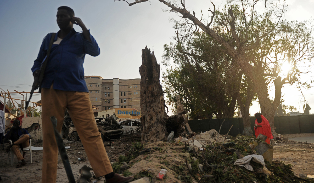 Somali security officer stands guard at the scene of a suicide car explosion in front of Doorbin hotel in Mogadishu, on February 24, 2018. (AFP file photo)