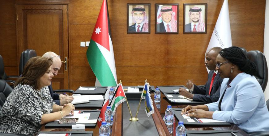 Jordanian Investment Minister Kholoud Saqqaf met Rwandan Ambassador to Jordan Urujeni Bakuramutsa. (Petra)
