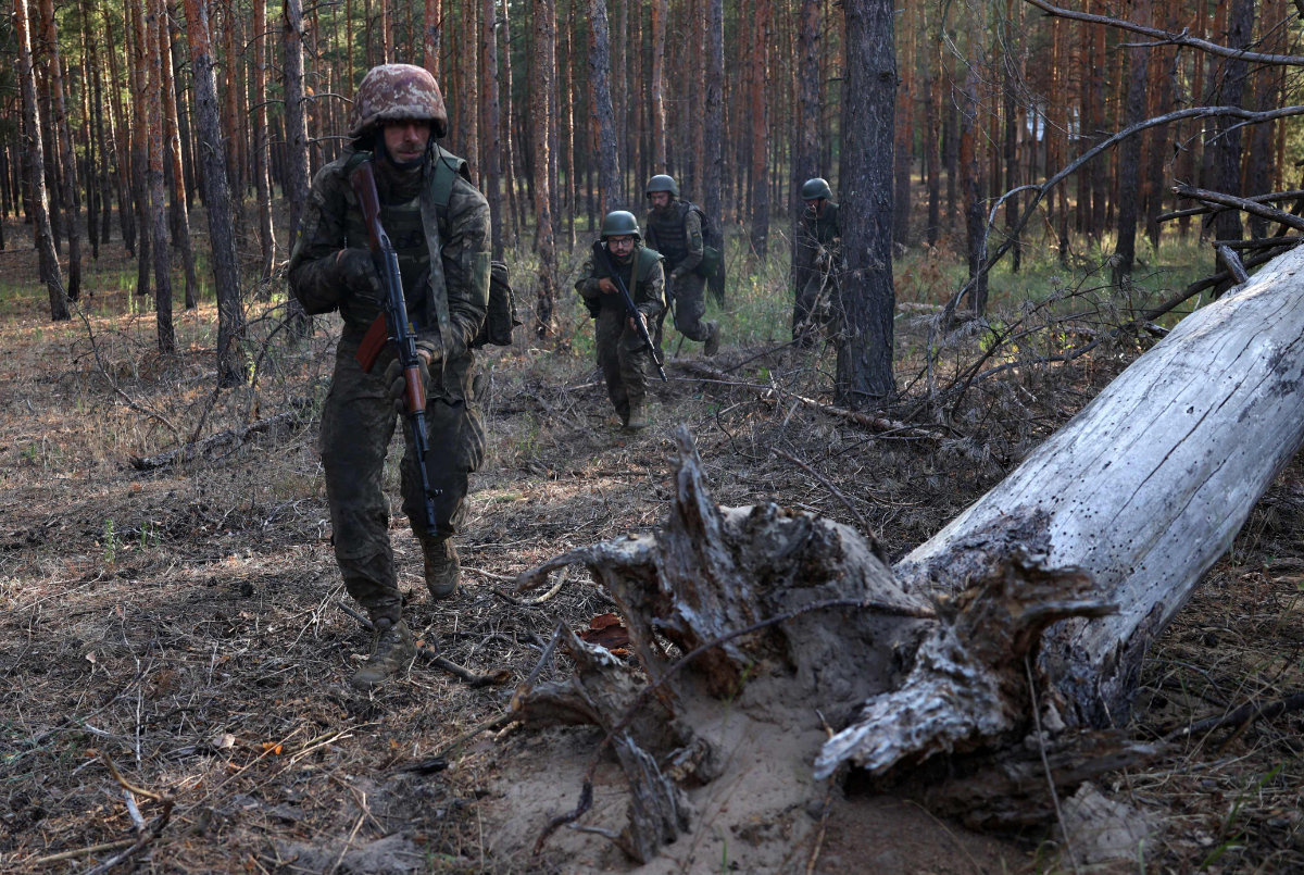 Ukrainian infantrymen of the Carpathian Sich 49th Infantry Battalion, drafted during new mobalization, exercise in an unspecified location not far from front line in Donetsk region, on July 19, 2024. (AFP)