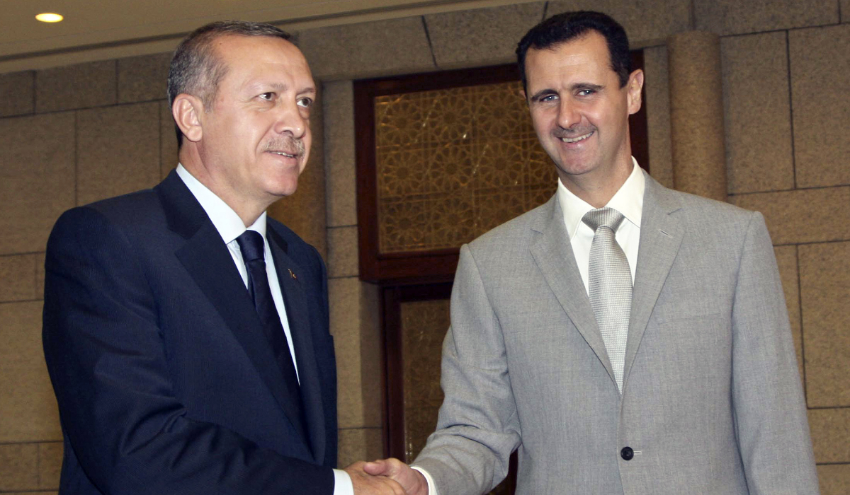 Syrian President Bashar Assad, right, shakes hands with Turkish Prime Minister Recep Tayyip Erdogan at al-Shaab presidential palace in Damascus, Syria, on Oct. 11, 2010. (AP file photo)