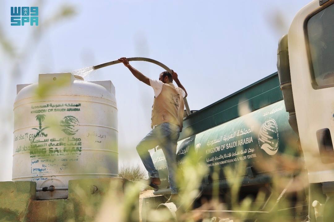 KSRelief pumps over 12 million liters of water into Yemen as part of water and sanitation project. (SPA)
