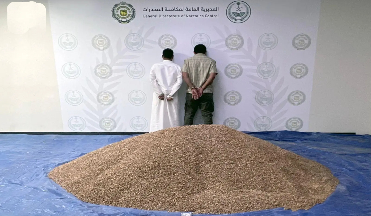 Saudi authorities have arrested individuals carrying illegal drugs in Najran. (SPA)